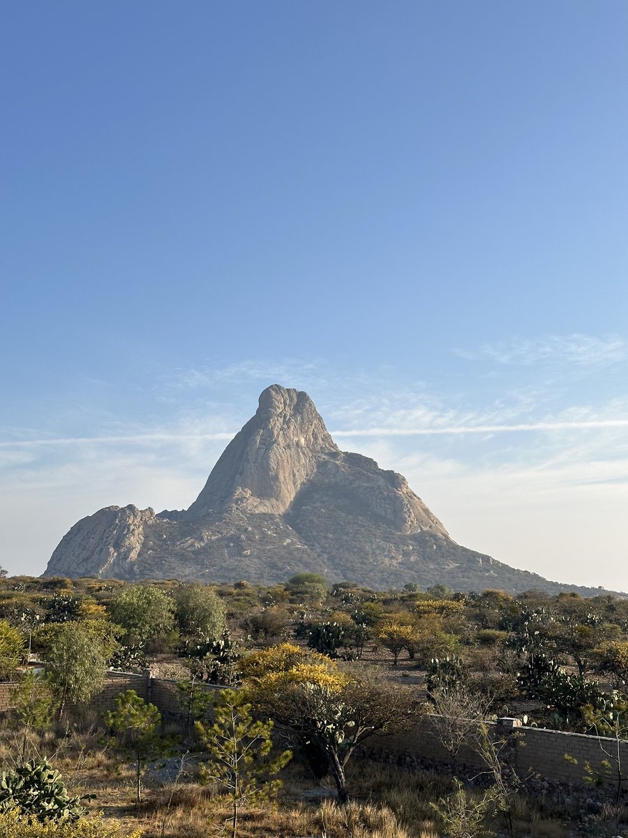 Peña de Bernal, Querétaro — derecho corporativo y expansión nacional en el Bajío